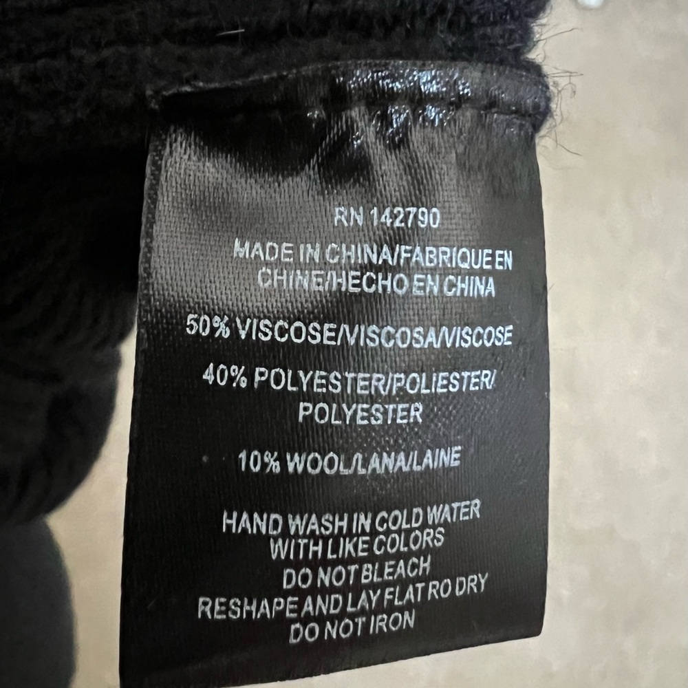 Max Sport nwt women’s size Medium,  black long cardigan, scalloped edge front - Picture 4 of 7